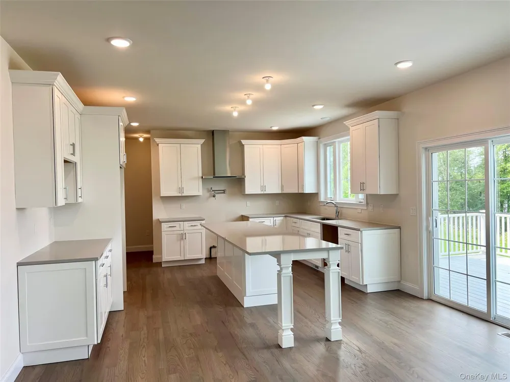 47 Dartmouth Drive Poughkeepsie, NY 12603