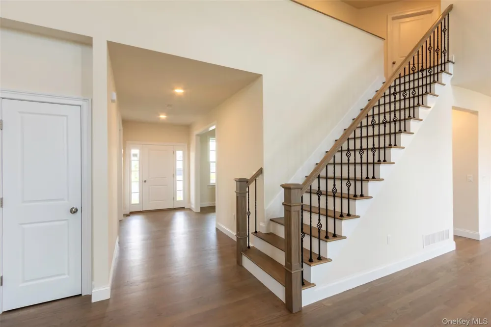47 Dartmouth Drive Poughkeepsie, NY 12603