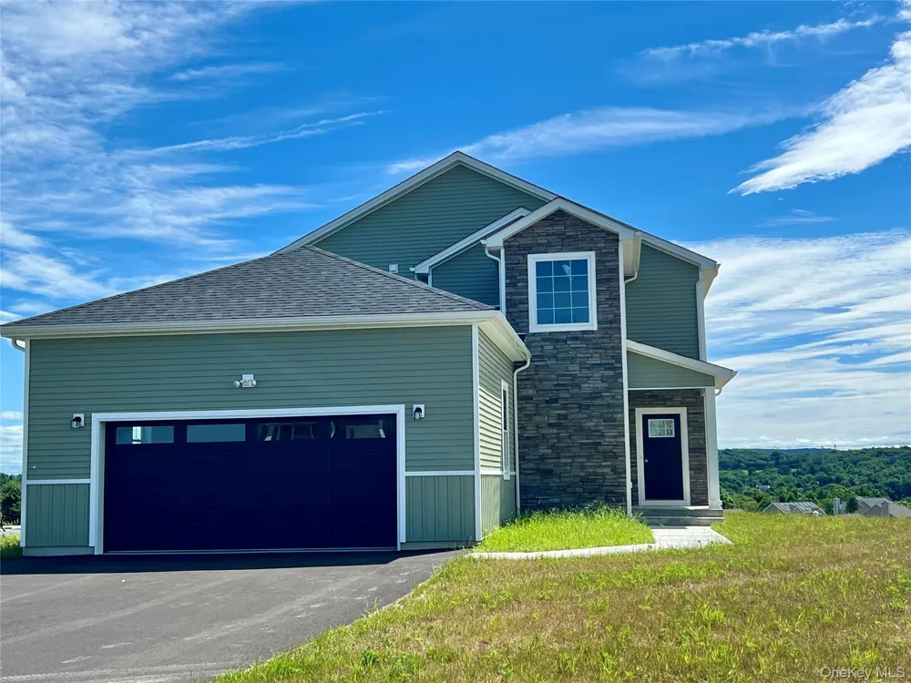 38 Dartmouth Drive Poughkeepsie, NY 12603