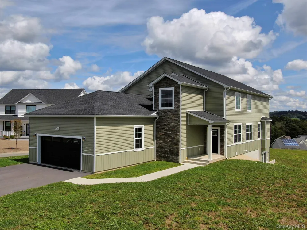 38 Dartmouth Drive Poughkeepsie, NY 12603