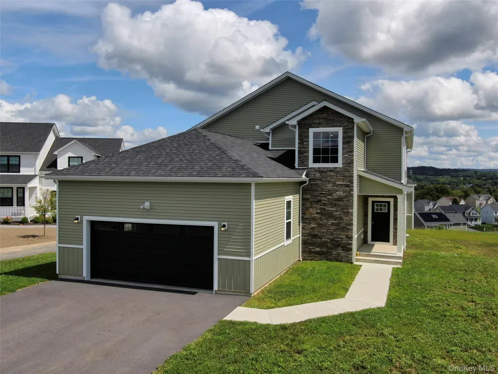 38 Dartmouth Drive Poughkeepsie, NY 12603