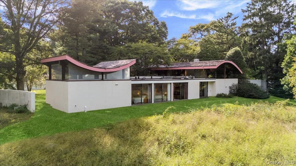 347 Duck Pond Road Matinecock, NY 11560
