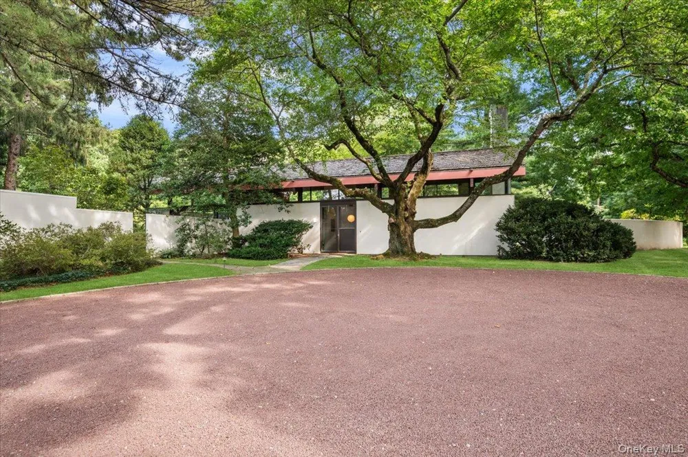 347 Duck Pond Road Matinecock, NY 11560