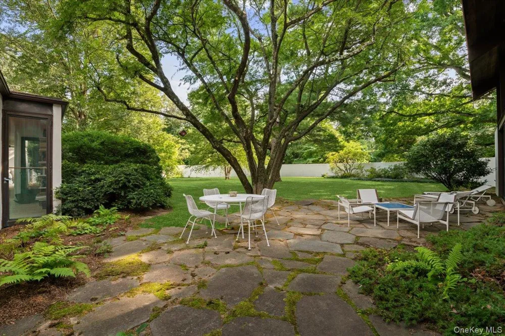 347 Duck Pond Road Matinecock, NY 11560