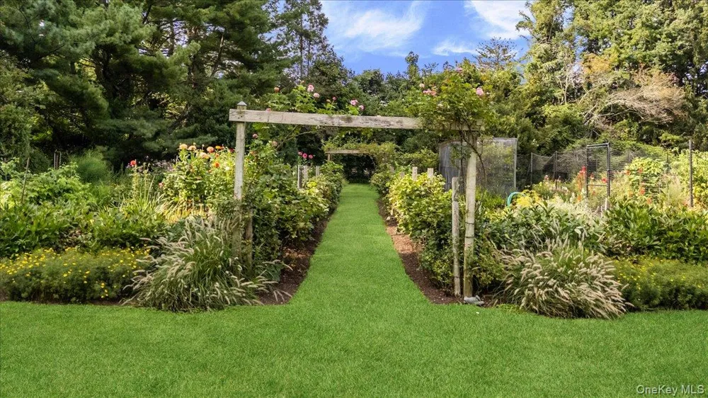 347 Duck Pond Road Matinecock, NY 11560