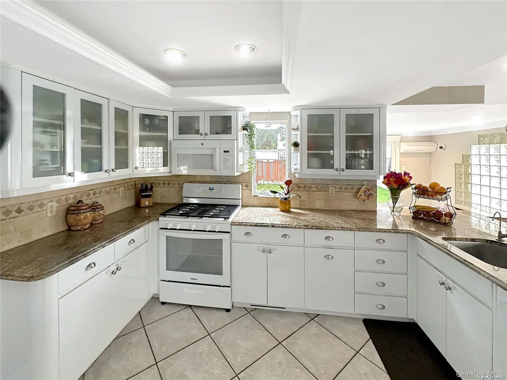 2517 Rockville Centre Parkway Oceanside, NY 11572