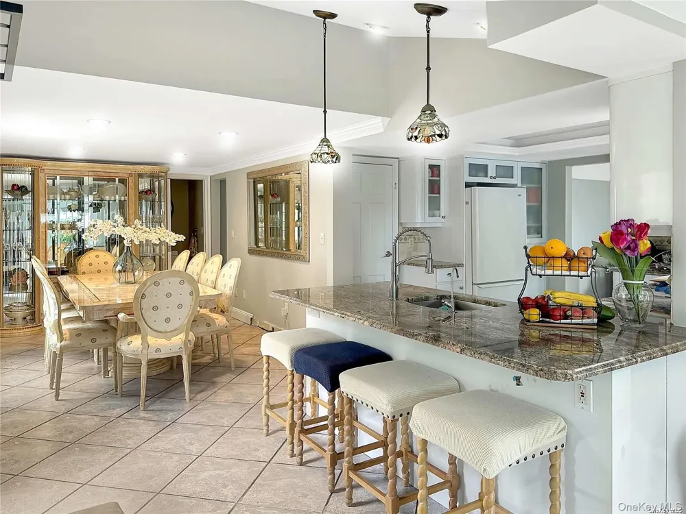 2517 Rockville Centre Parkway Oceanside, NY 11572