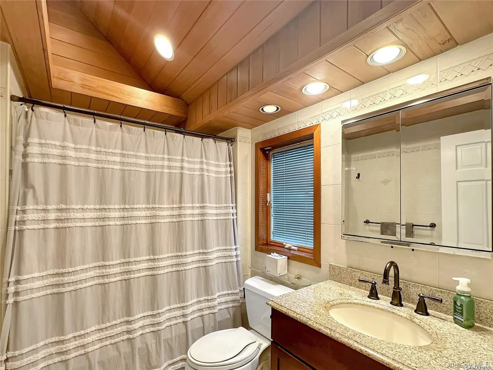 2517 Rockville Centre Parkway Oceanside, NY 11572