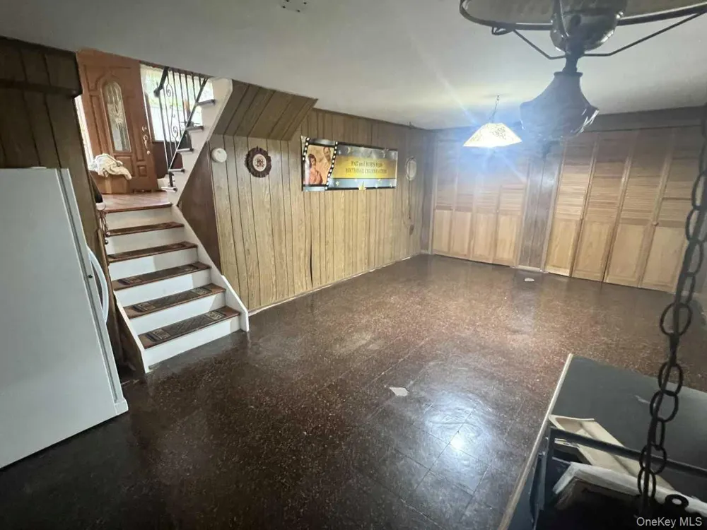 1556 Gardiner Drive Bay Shore, NY 11706
