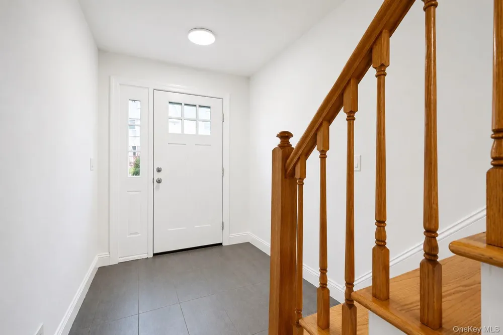 16 Fox Hunt Court Staten Island, NY 10301
