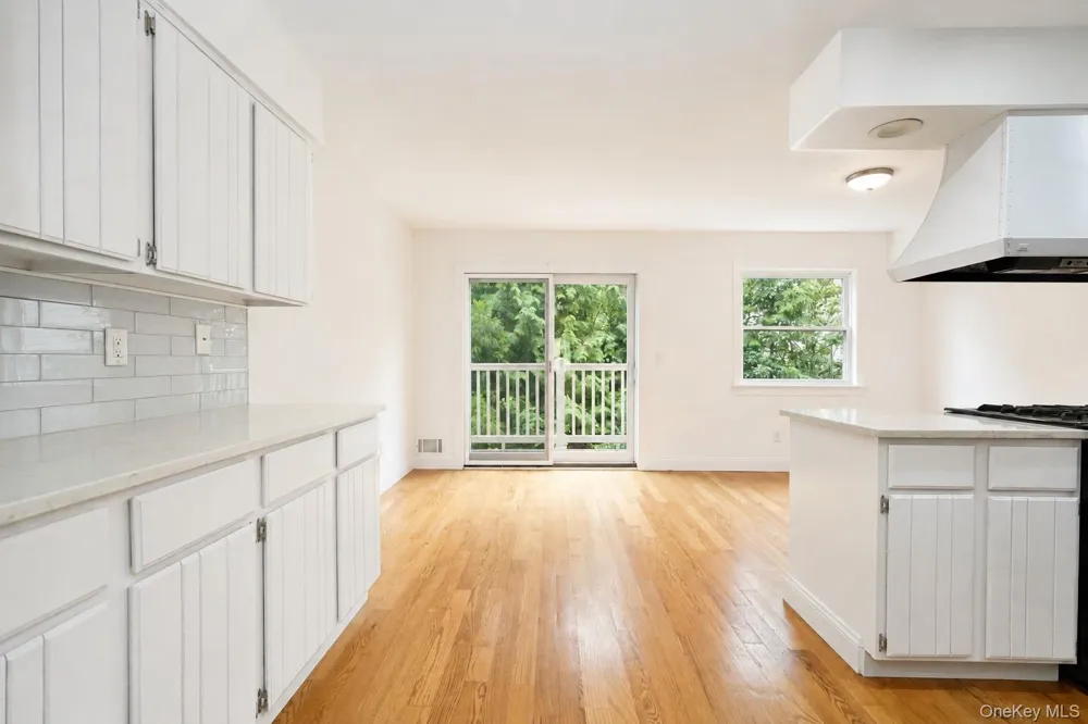 16 Fox Hunt Court Staten Island, NY 10301