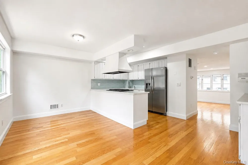 16 Fox Hunt Court Staten Island, NY 10301