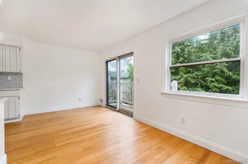 16 Fox Hunt Court Staten Island, NY 10301