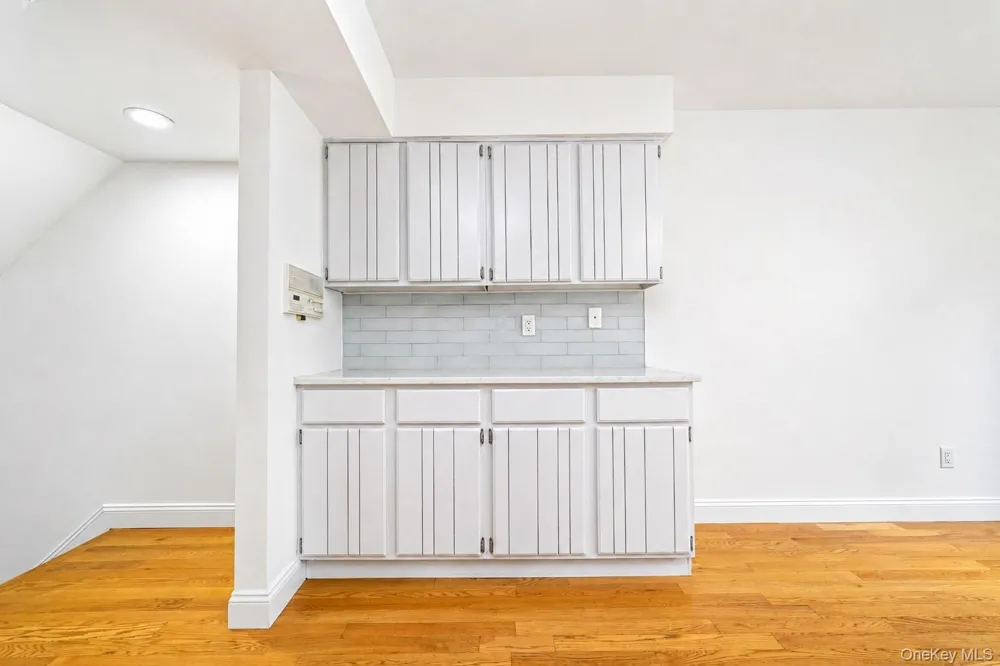 16 Fox Hunt Court Staten Island, NY 10301