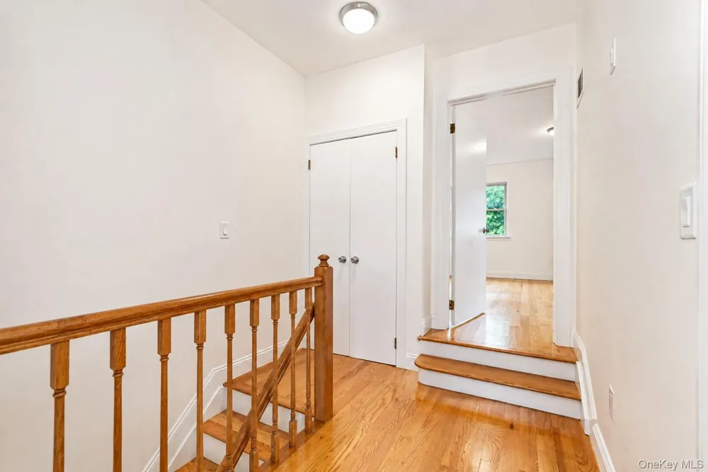 16 Fox Hunt Court Staten Island, NY 10301