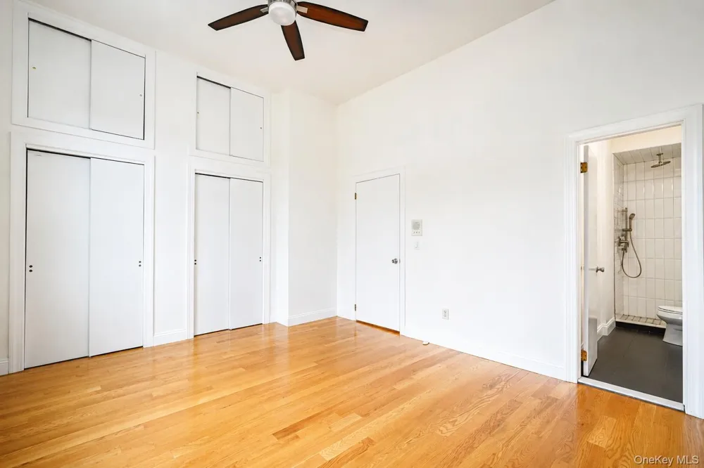 16 Fox Hunt Court Staten Island, NY 10301