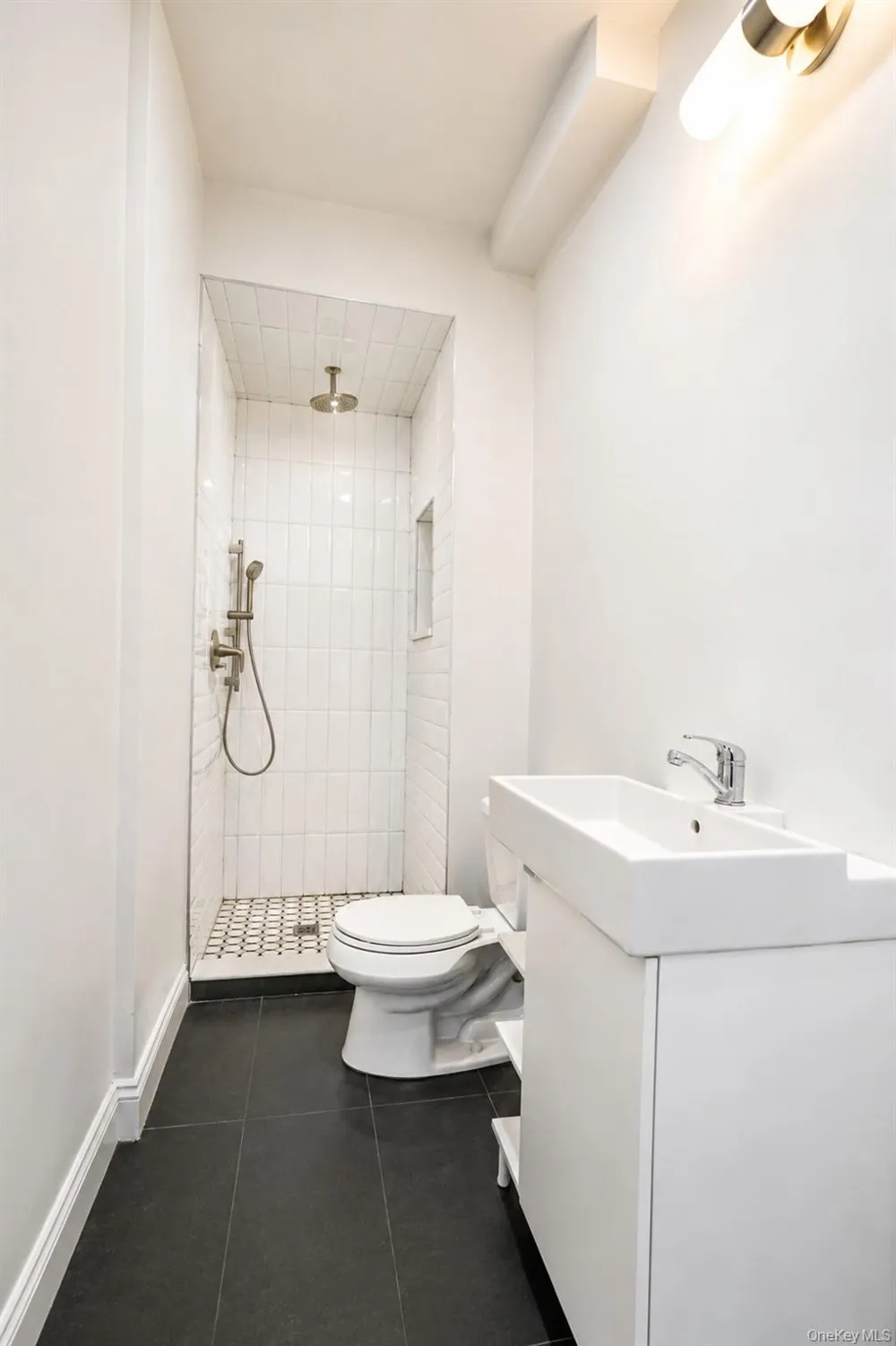 16 Fox Hunt Court Staten Island, NY 10301