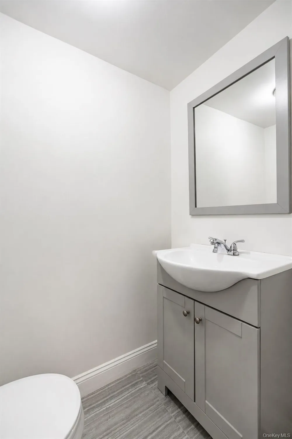 16 Fox Hunt Court Staten Island, NY 10301
