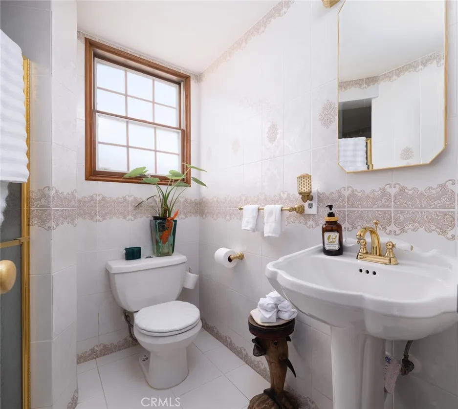 1444 W Bay Newport Beach, CA 92661