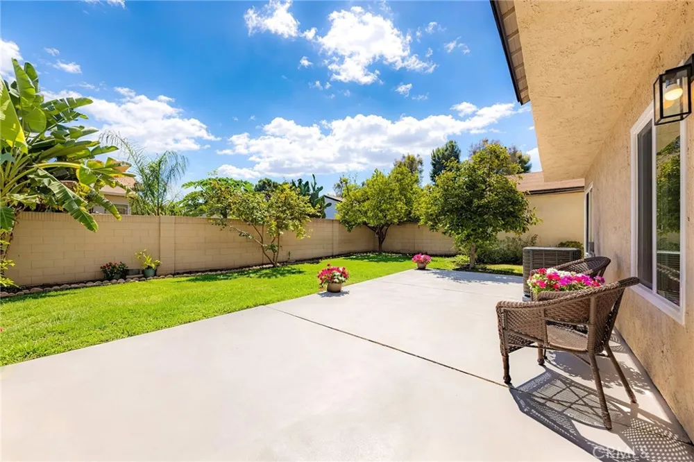2416 Flora Street West Covina, CA 91792