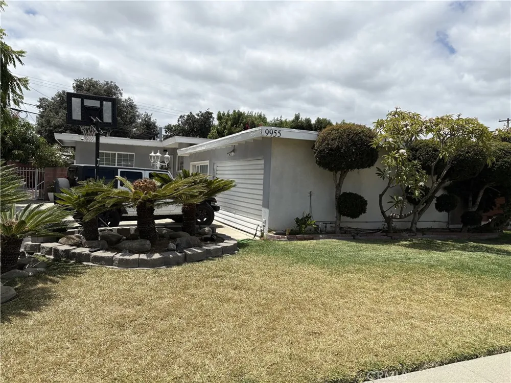 9955 Parkinson Whittier, CA 90605