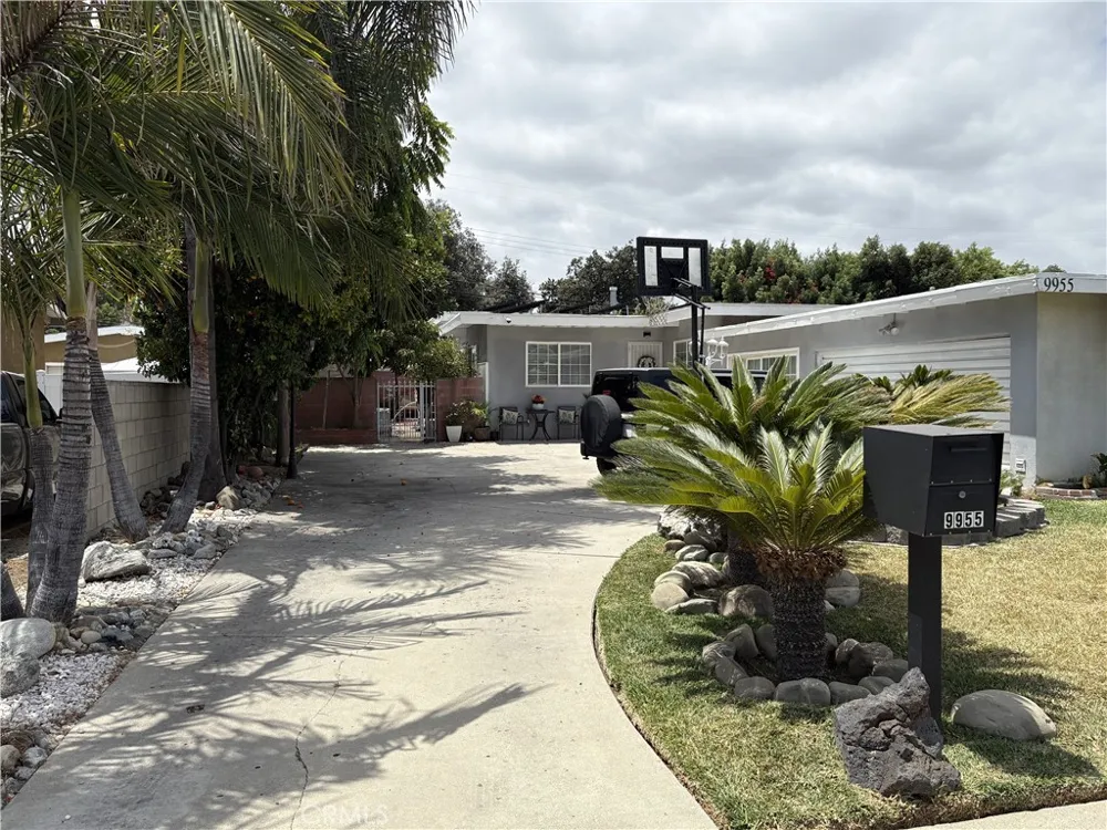9955 Parkinson Whittier, CA 90605