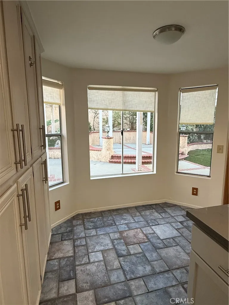 58 Valley Crest Simi Valley, CA 93065