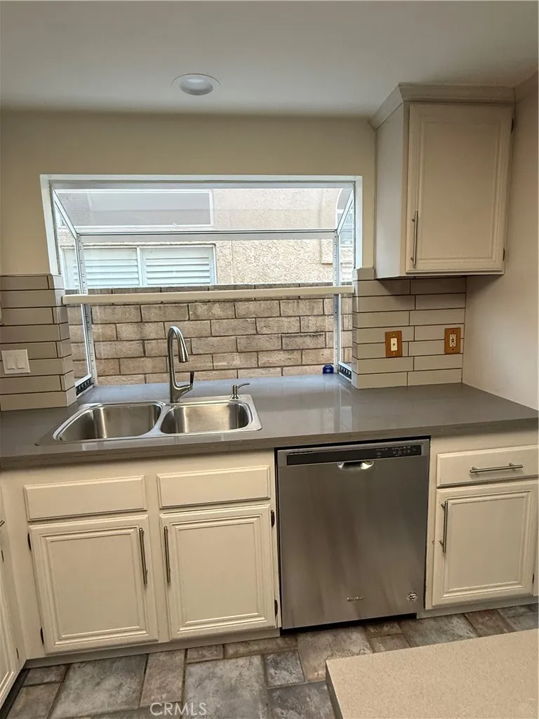 58 Valley Crest Simi Valley, CA 93065