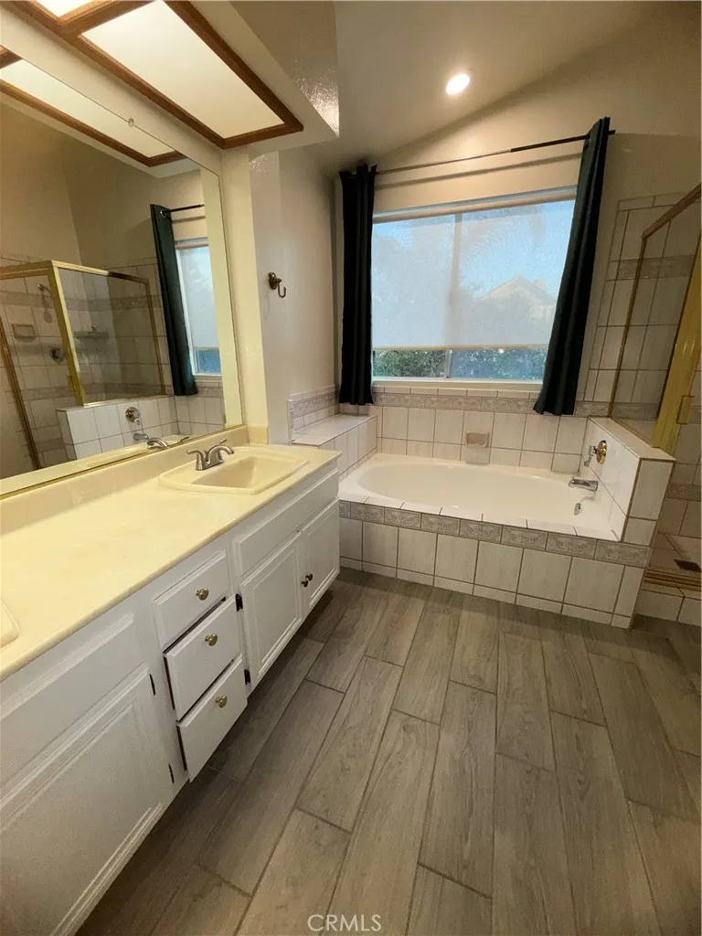 58 Valley Crest Simi Valley, CA 93065