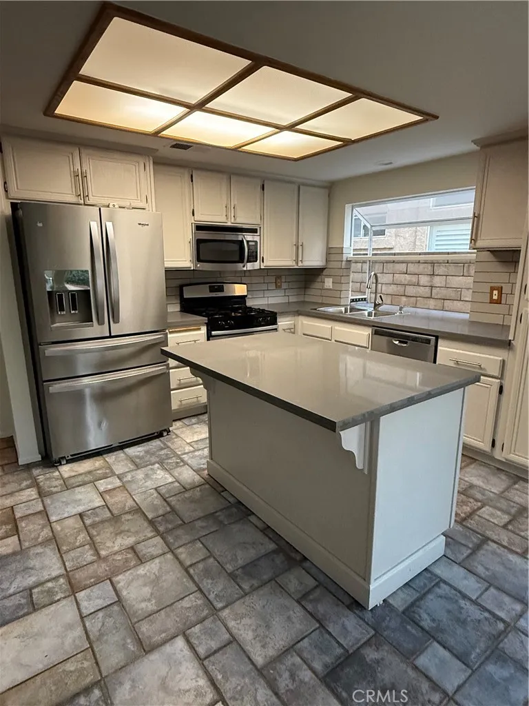 58 Valley Crest Simi Valley, CA 93065