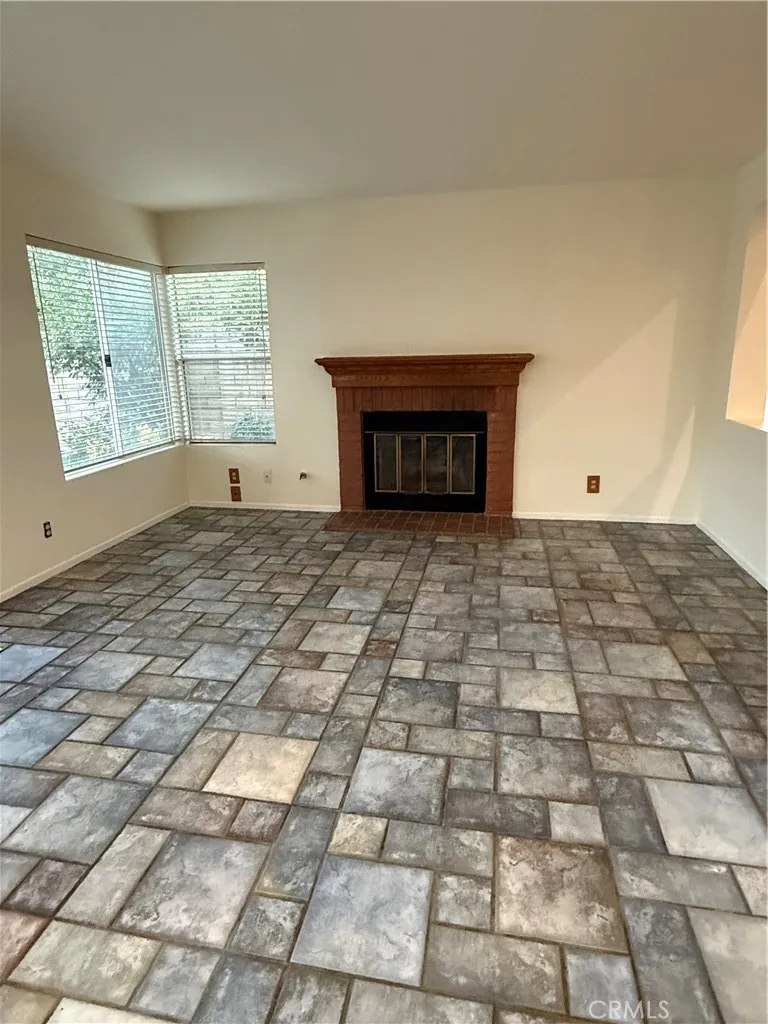 58 Valley Crest Simi Valley, CA 93065