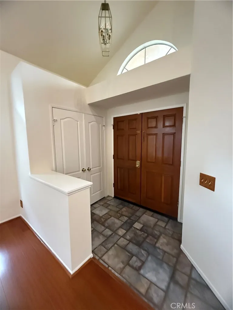 58 Valley Crest Simi Valley, CA 93065