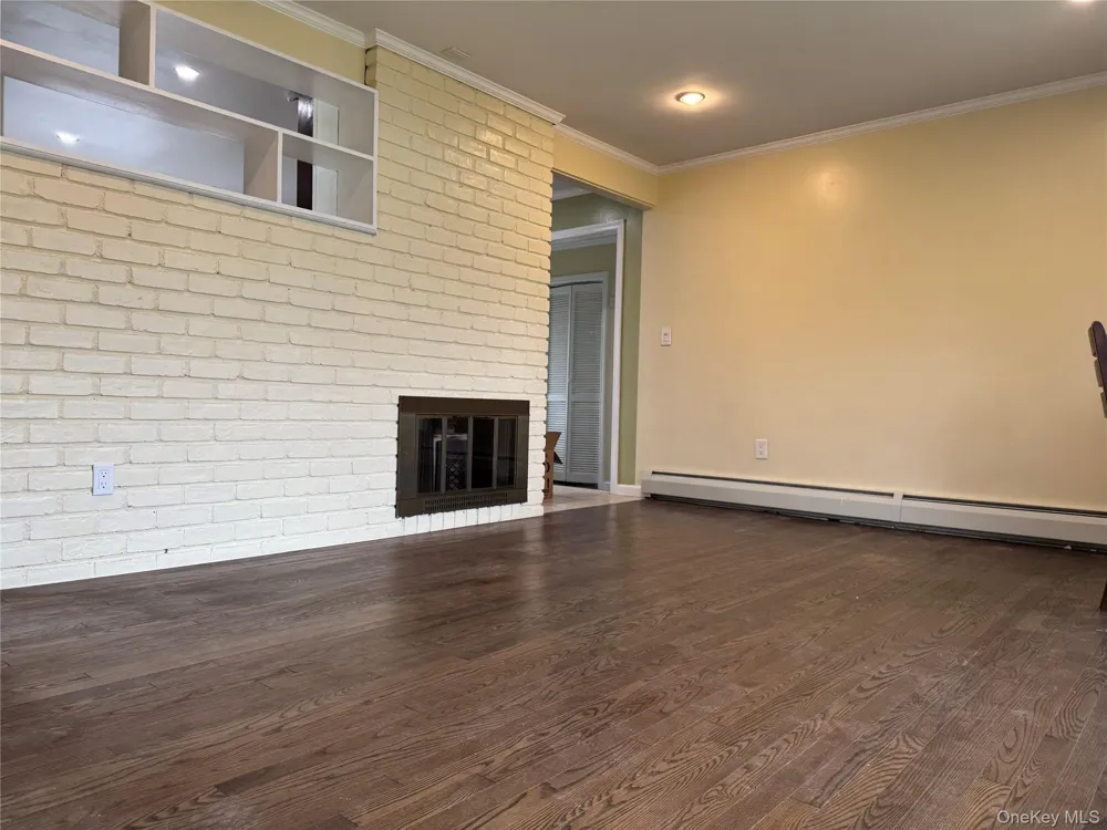 5 Meander Lane Levittown, NY 11756