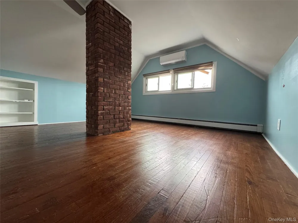 5 Meander Lane Levittown, NY 11756