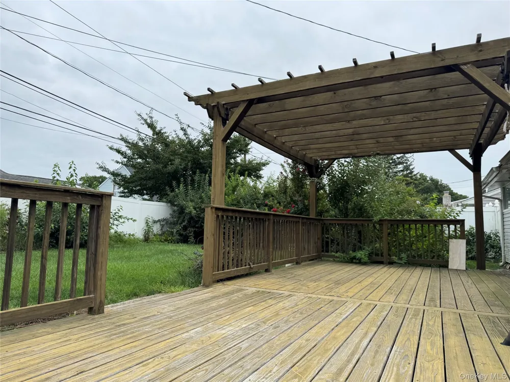 5 Meander Lane Levittown, NY 11756