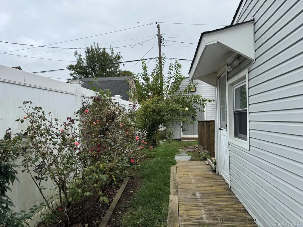 5 Meander Lane Levittown, NY 11756