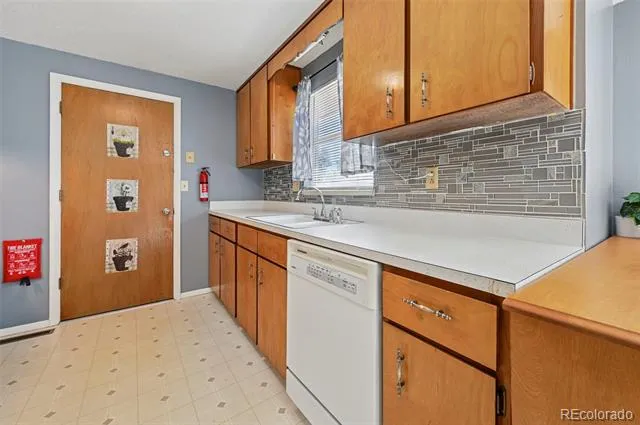 313 Cranbrook Circle Colorado Springs, CO 80906