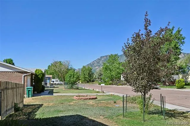 313 Cranbrook Circle Colorado Springs, CO 80906