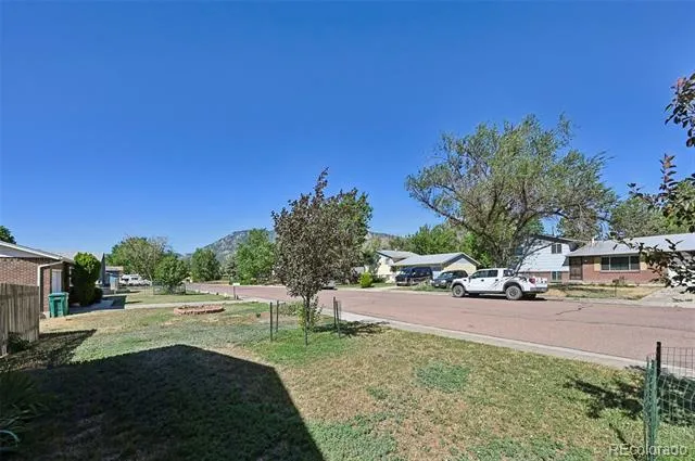 313 Cranbrook Circle Colorado Springs, CO 80906