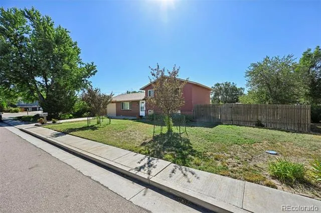 313 Cranbrook Circle Colorado Springs, CO 80906