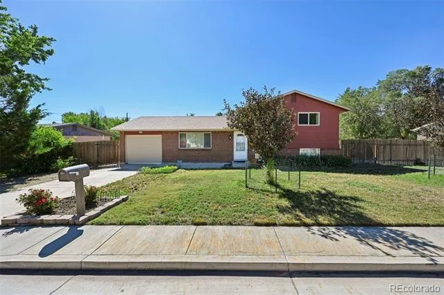 313 Cranbrook Circle Colorado Springs, CO 80906