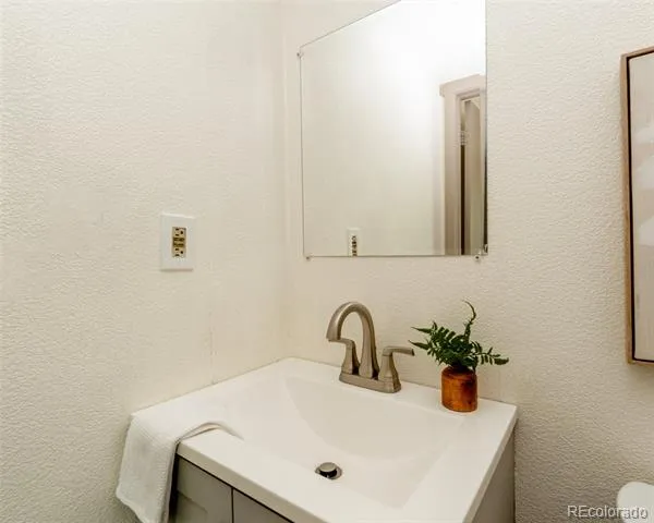 1410 S Vaughn Circle Aurora, CO 80012