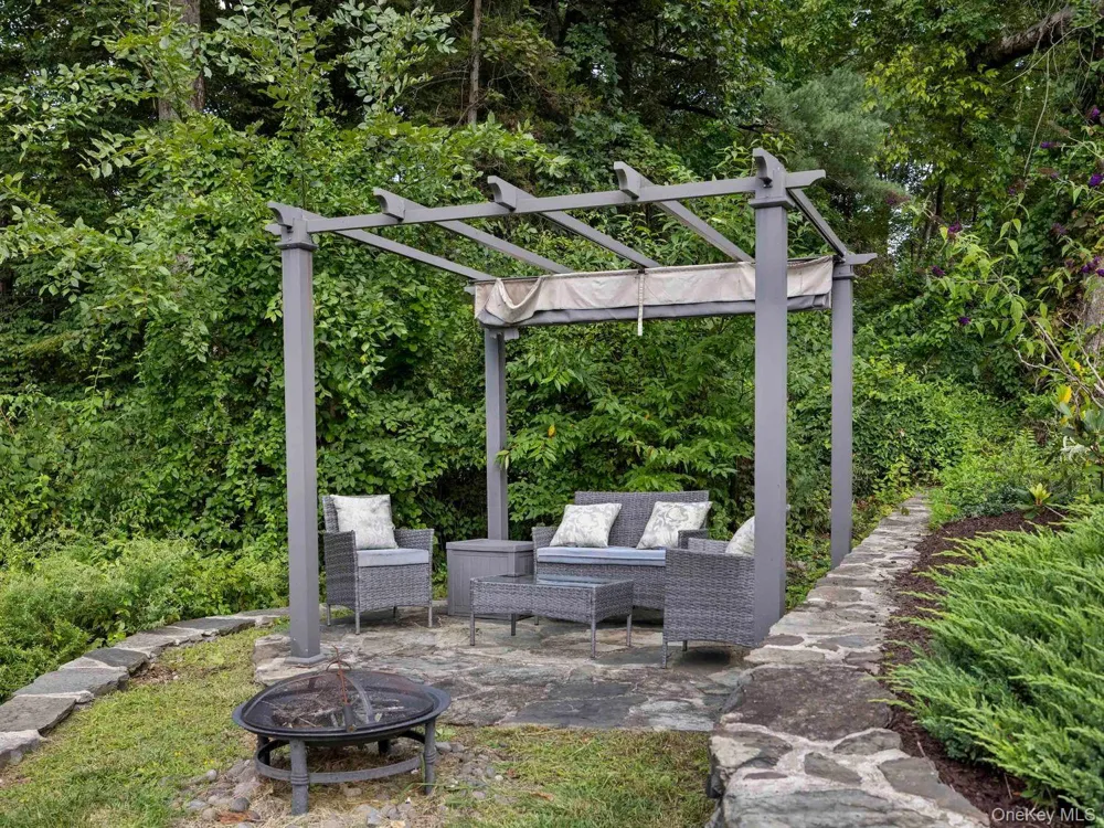 90 New Paltz Road Highland, NY 12528