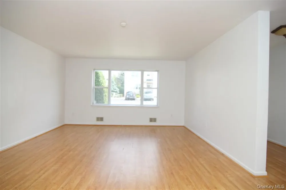 13 Yorkshire Court Nanuet, NY 10954