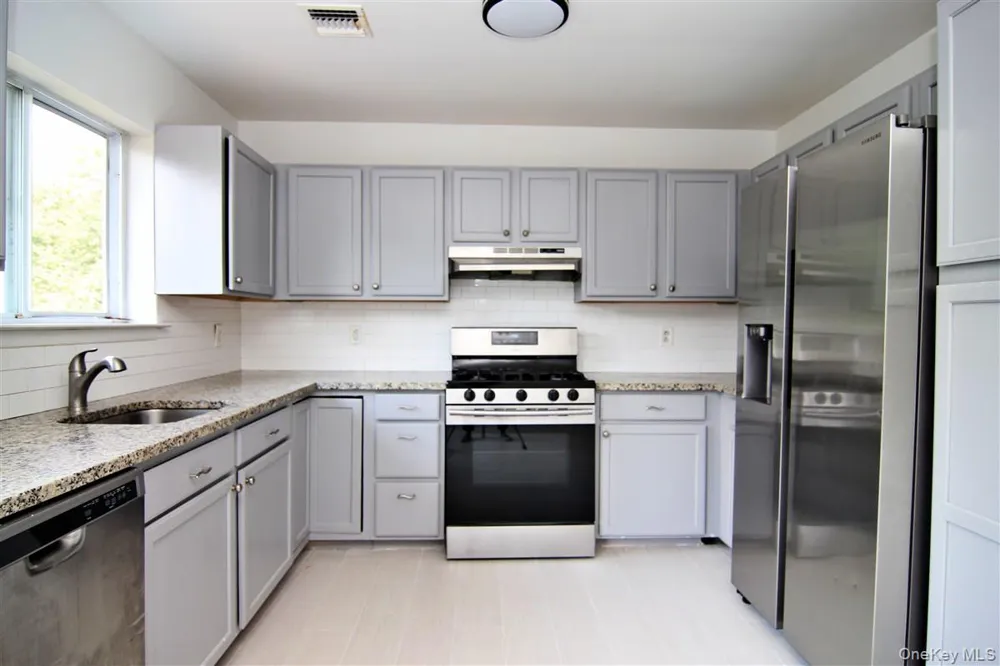 13 Yorkshire Court Nanuet, NY 10954