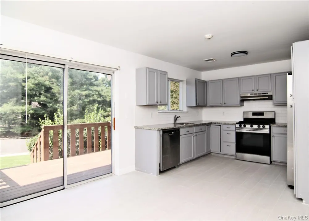 13 Yorkshire Court Nanuet, NY 10954