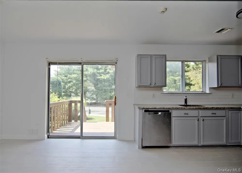 13 Yorkshire Court Nanuet, NY 10954
