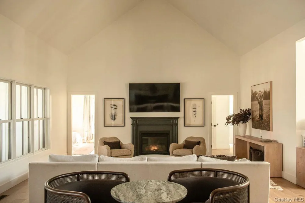 11 Crimson Hill Rhinebeck, NY 12572