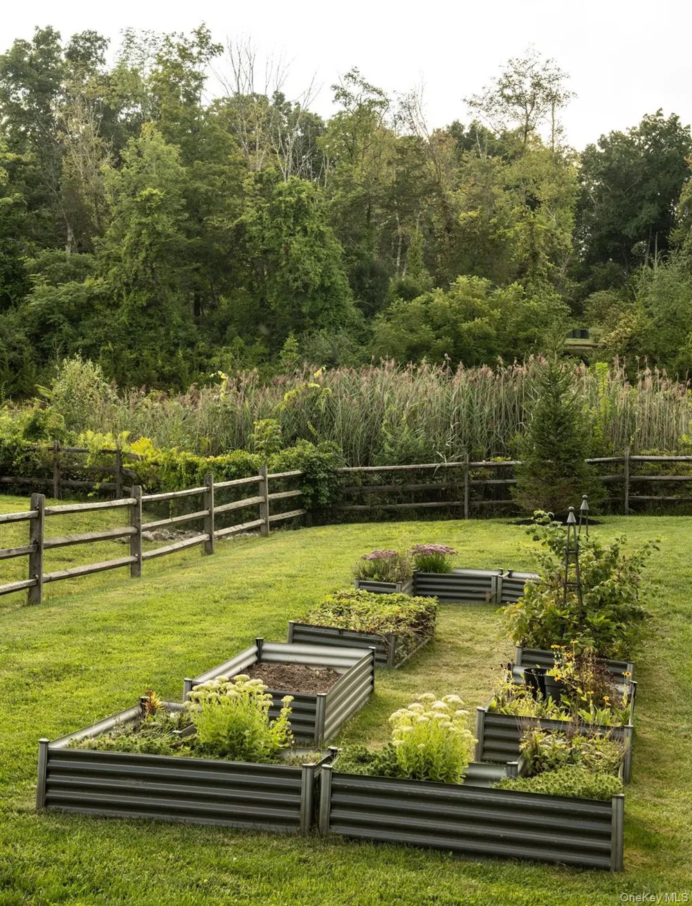11 Crimson Hill Rhinebeck, NY 12572