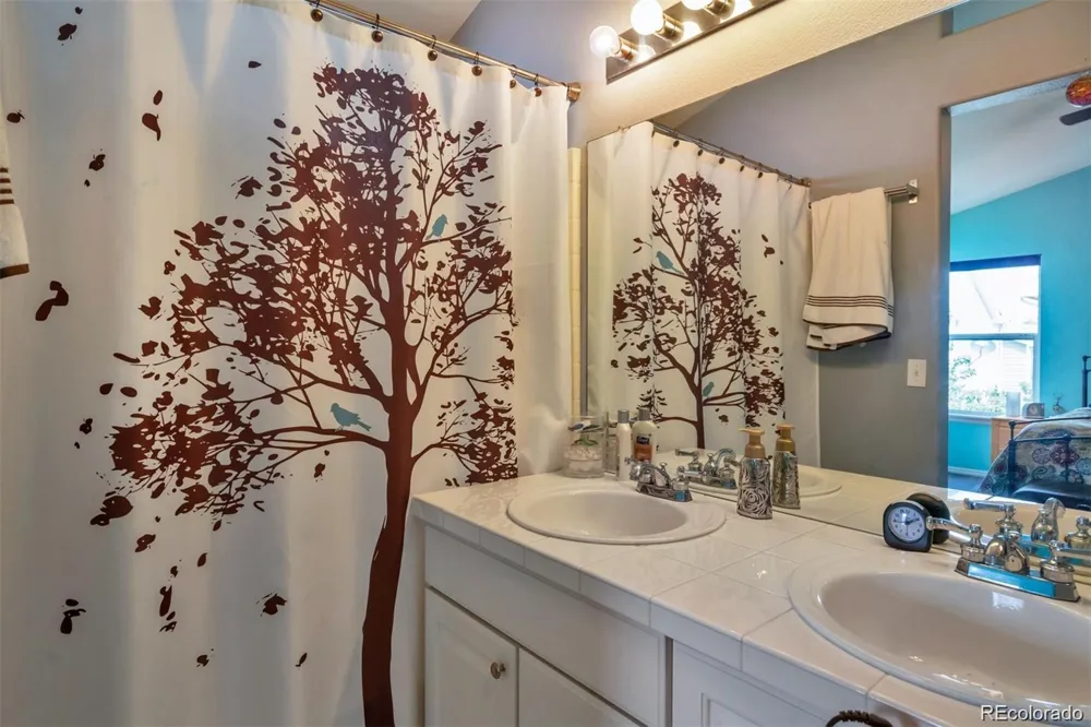 1378 S Akron Way Denver, CO 80247